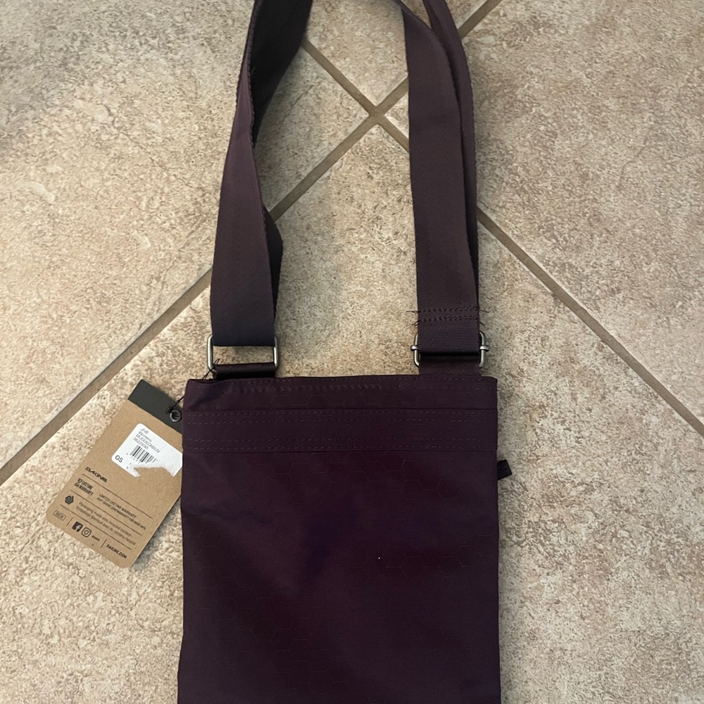 Dakine Purple Messenger Bag Adjustable Strap Slim Design - Picture 2 of 4